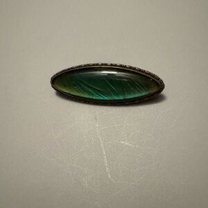 Elegant Green Oval Brooch antique in sterling silver.